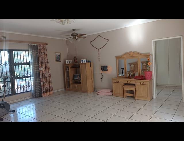 5 BEDROOM FREEHOLD FOR SALE IN WINCHESTER HILLS